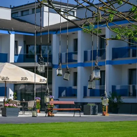 Nn Boutique Hotel Tiszaujvaros